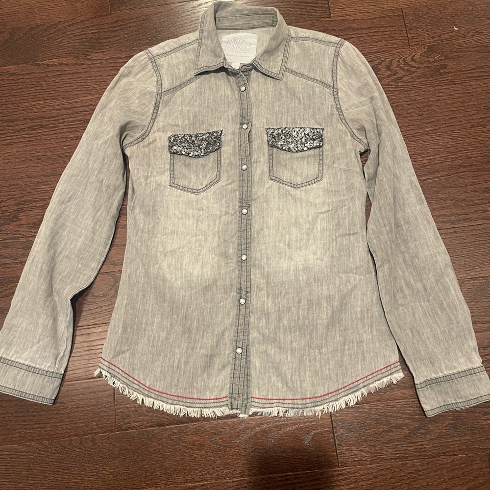 Maurices Premium Embellished Embroidered Snap button shirt Size Small